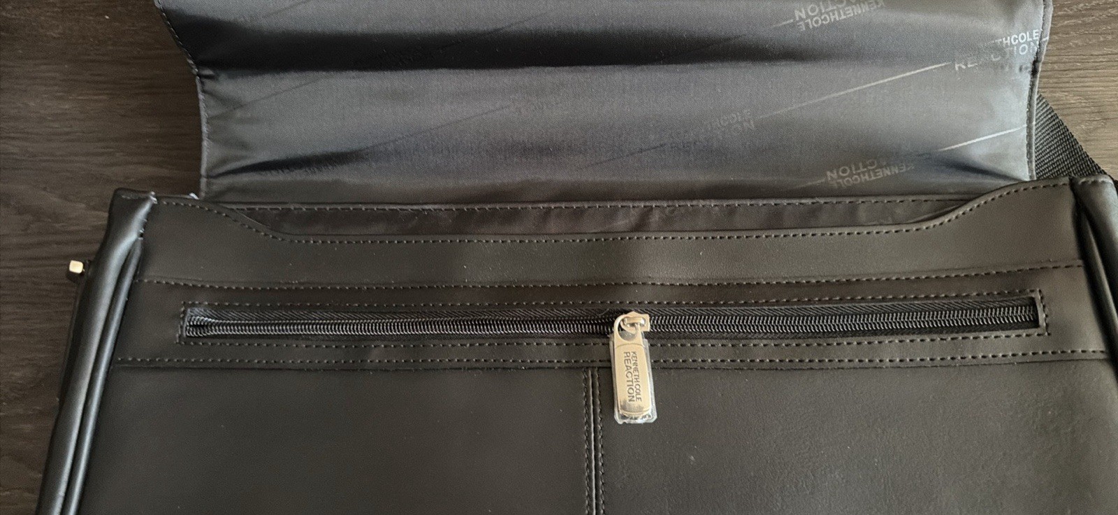 Kenneth Cole Reaction Men’s Large Black Briefcase Crossbody Strap Zip/Buckle