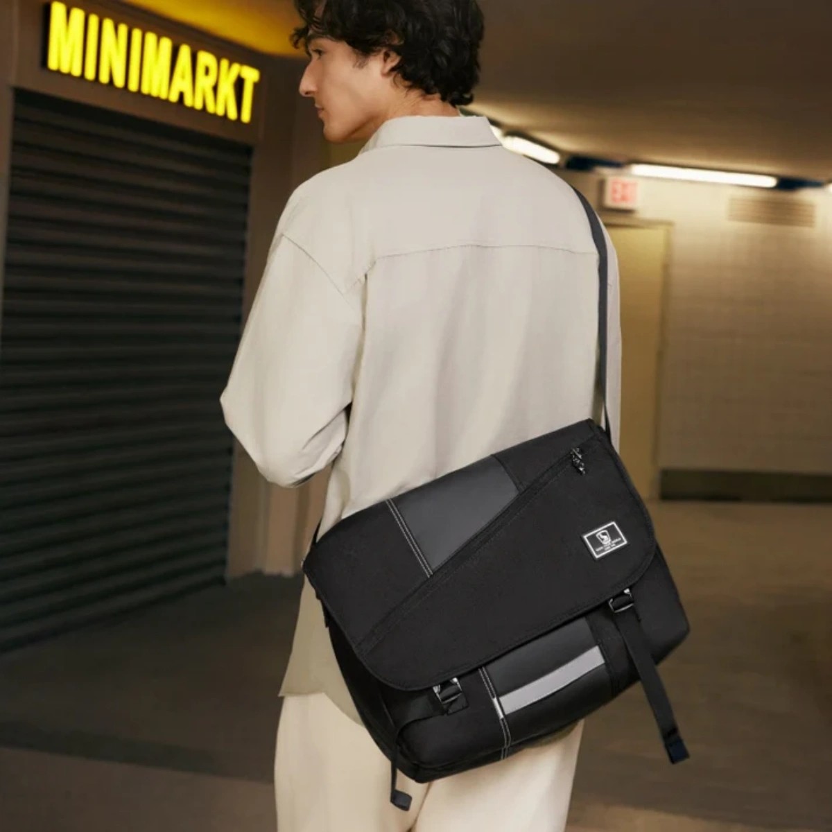OIWAS Black Messenger Bag 17″ School Shoulder Bag Laptop Crossbody Bag Case