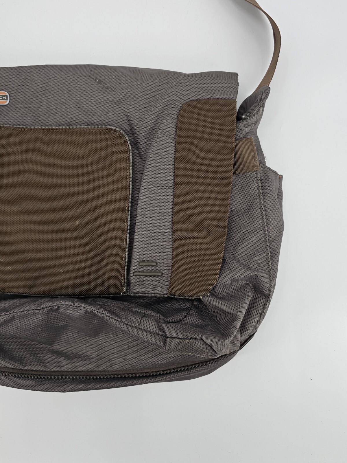 Tumi T-Tech Essential Gear Black Laptop Messenger Bag – Preowned