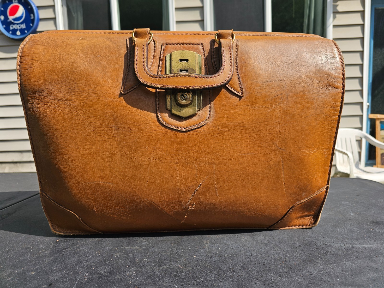 Vintage Tan Brown Leather Briefcase Gladstone-Style Doctors Bag Genuine Cowhide