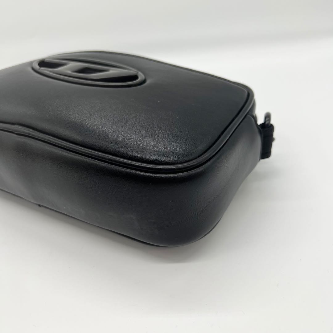 Good condition DIESEL camera bag HOLI-D Oval D leather black