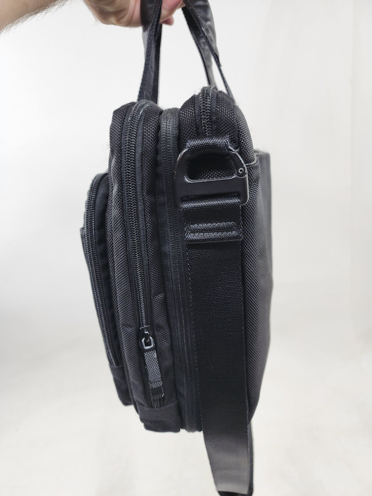 Tumi T-Tech Essential Gear Laptop Shoulder Briefcase Bag Messenger Nylon 58516D
