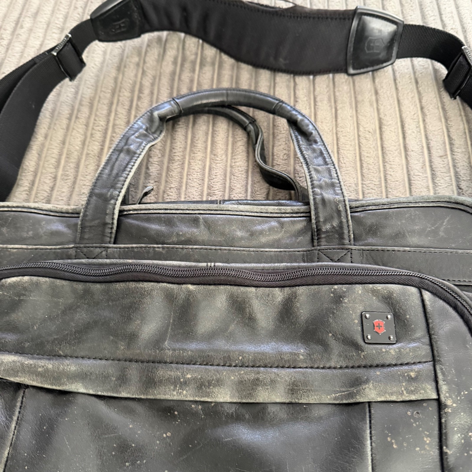 Victorinox Black Leather Briefcase Soft Sided Expandable DISTRESSED Laptop Bag