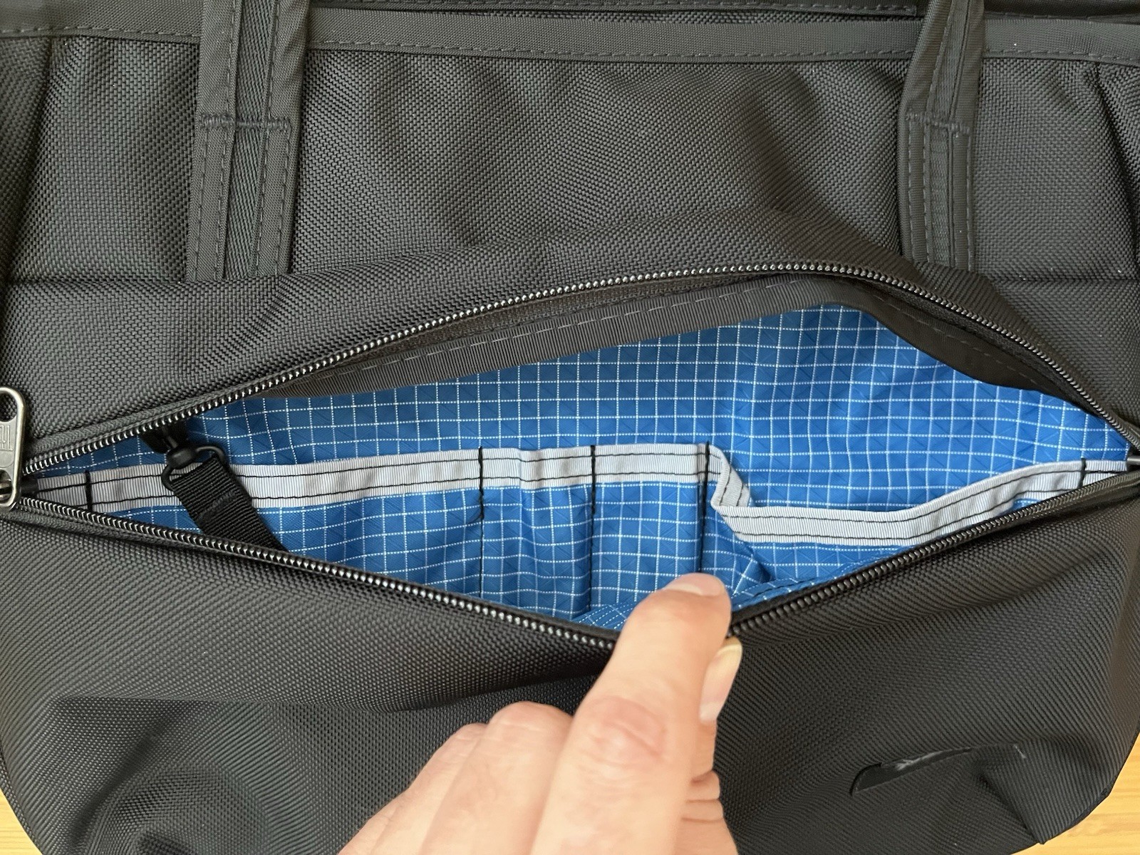 Tom Bihn Nomad Tote 11 Liters Deep Ballistic Exterior, Blue Interior New