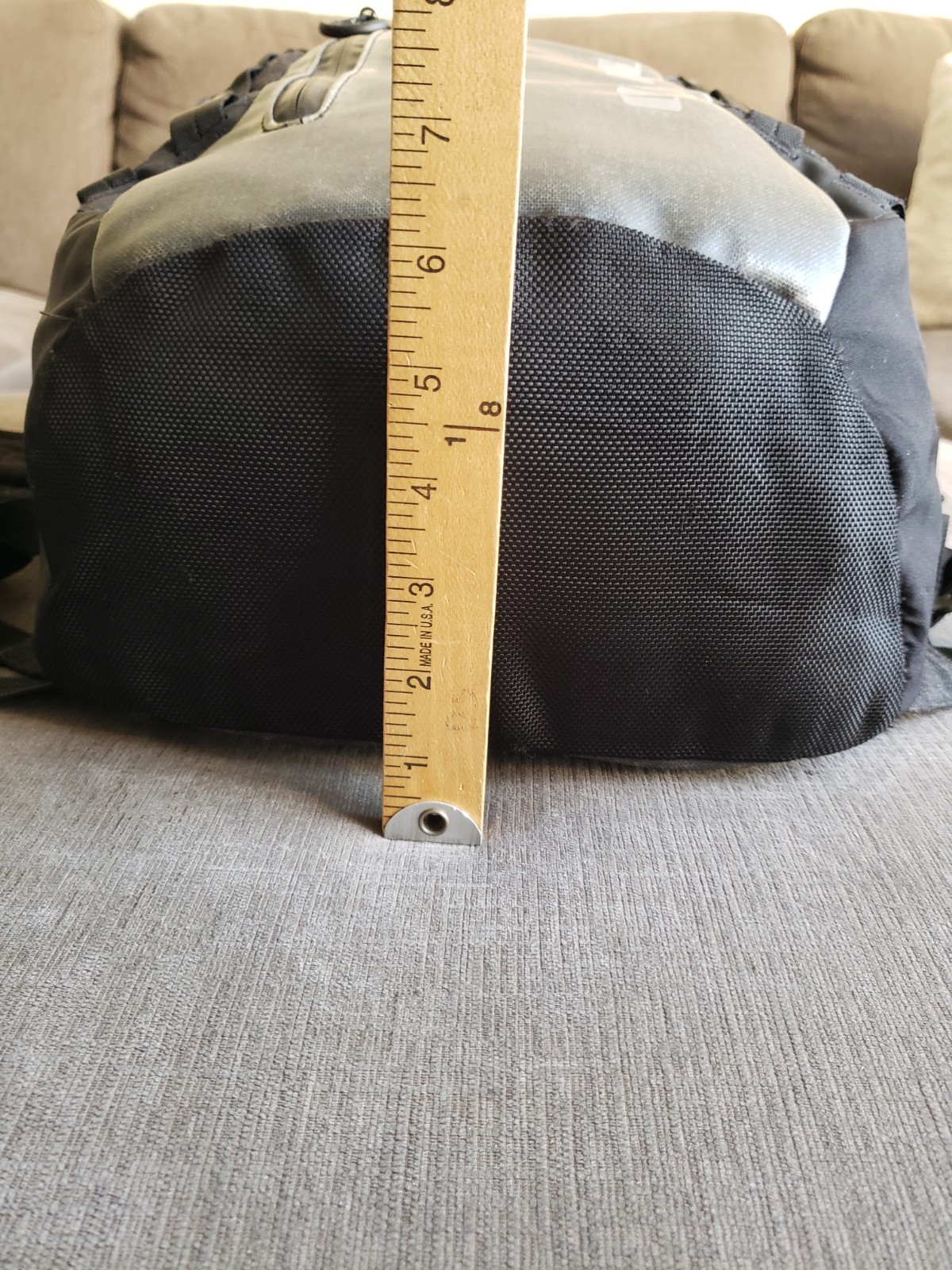 Oakley Voyage 25 Gray Black Backpack Waterproof Material – READ DESCRIPTION..