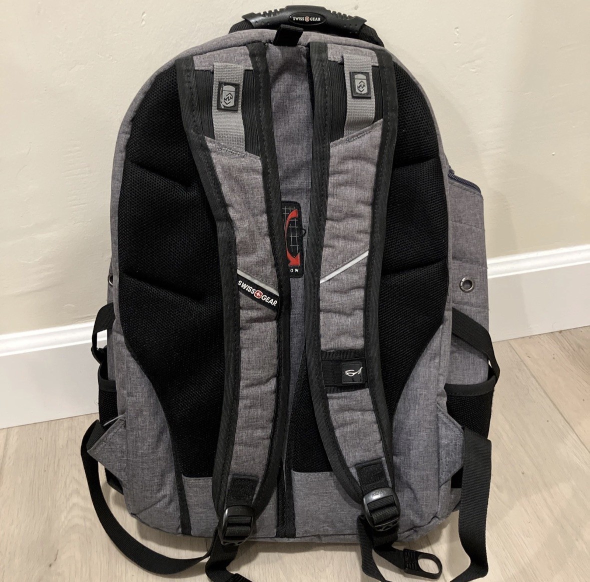 Swiss Gear 1900 Scansmart TSA 17-Inch Laptop Backpack, Grey Heather, Airflow