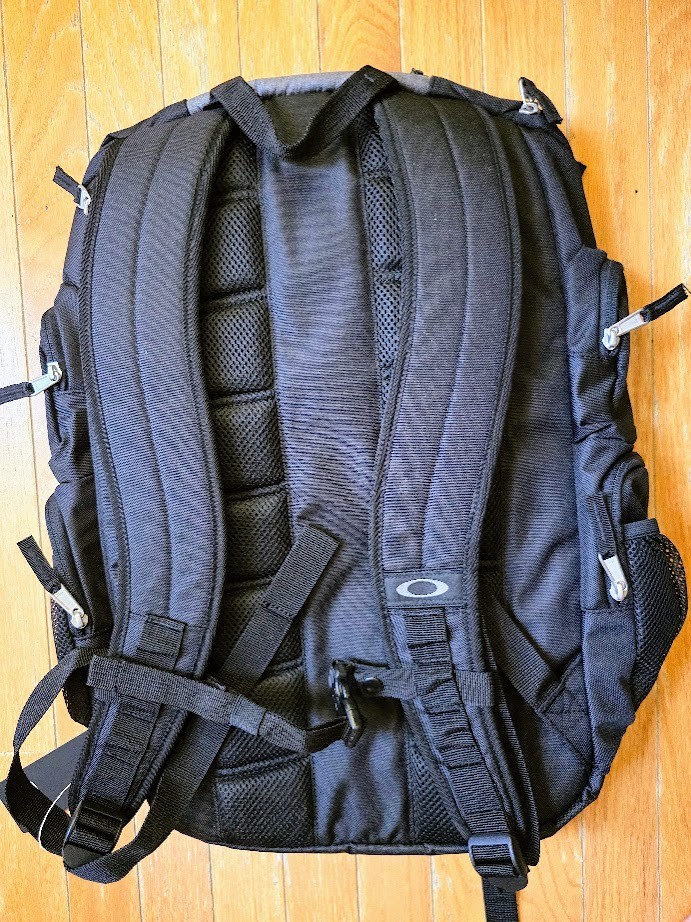 Oakley Men’s Enduro 2.0 30L Backpack [Blackout]