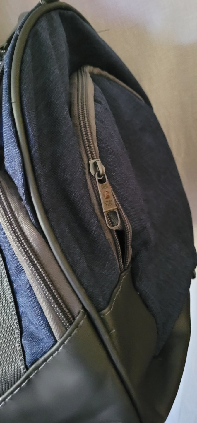 Swiss Tech Duffle Bag Blue and Grey Shoulder Strap Side Pockets Athletics Travel