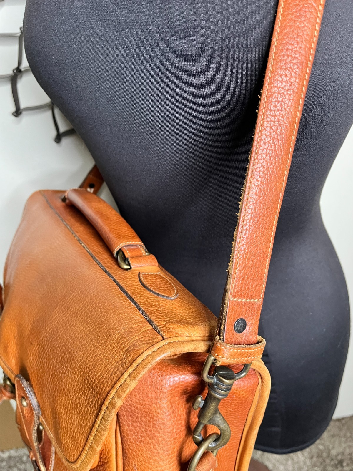 Vtg LEVENGER Leather Messenger Briefcase Laptop Bag Made In England British Tan