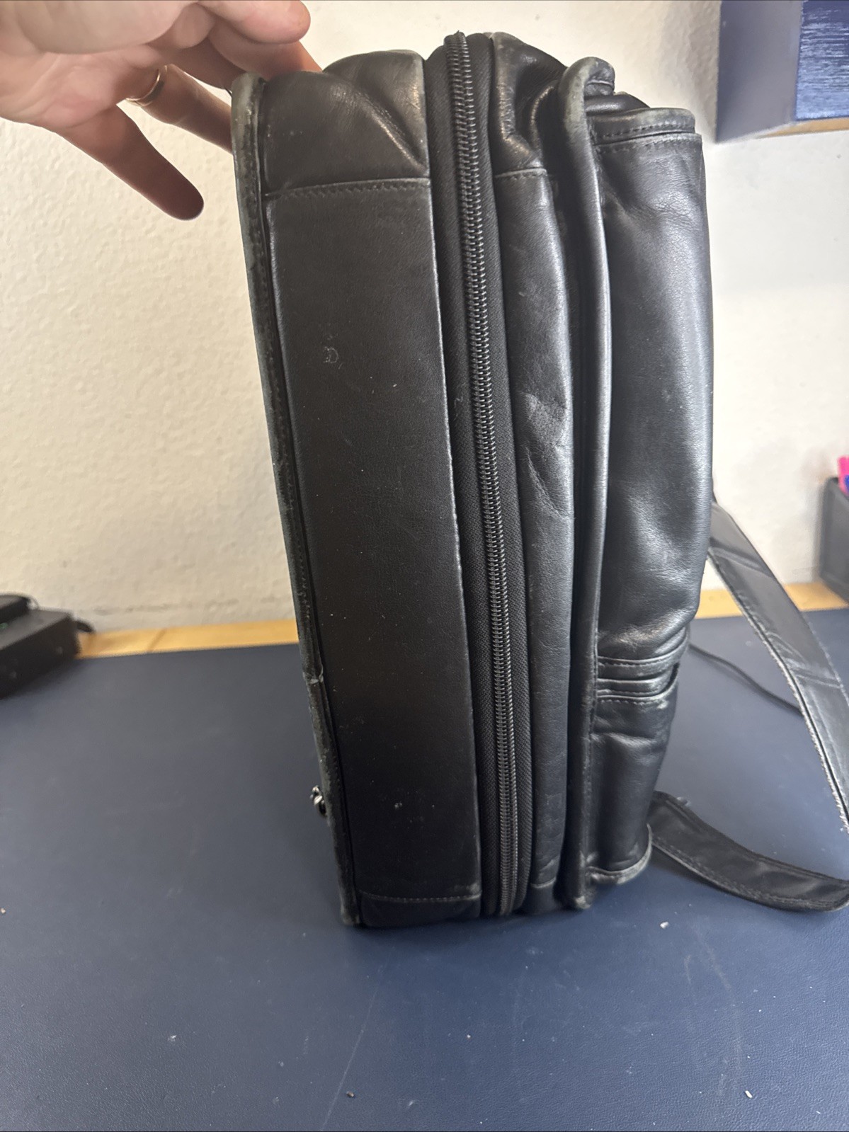 Tumi Black Leather Alpha Expandable Organizer Laptop Carryon Briefcase 96141D4