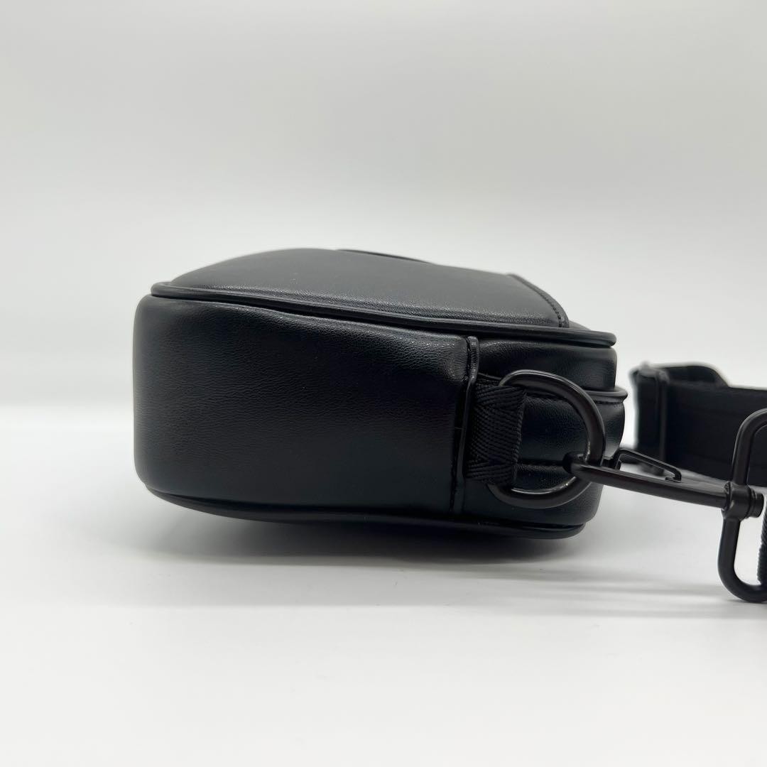 Good condition DIESEL camera bag HOLI-D Oval D leather black