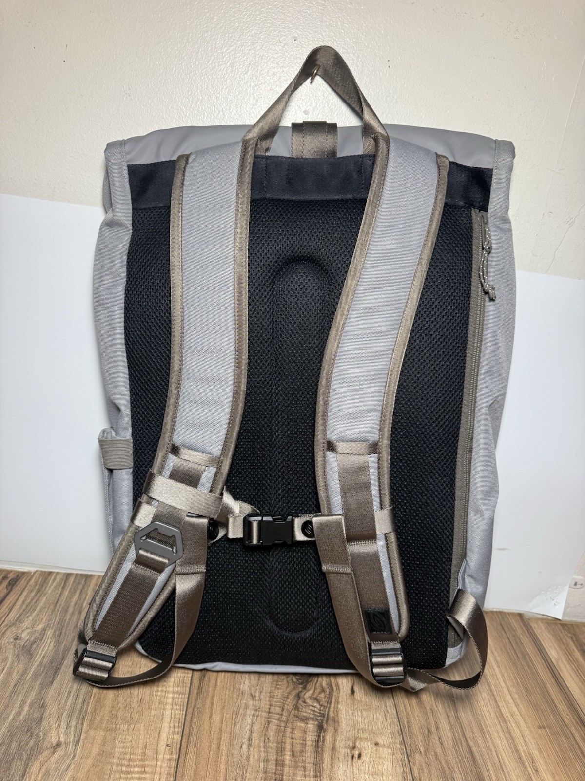 Timbuk2 Spire 2.0 23L Backpack Bike Commuter Bag with Laptop Sleeve Gray
