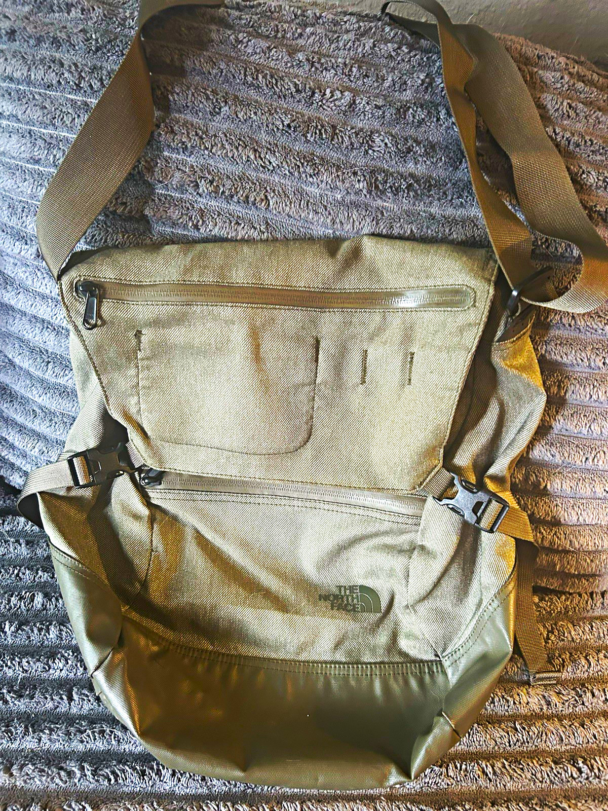The North Face Large Messenger Bag Laptop Crossbody Shoulder Zip Buckle