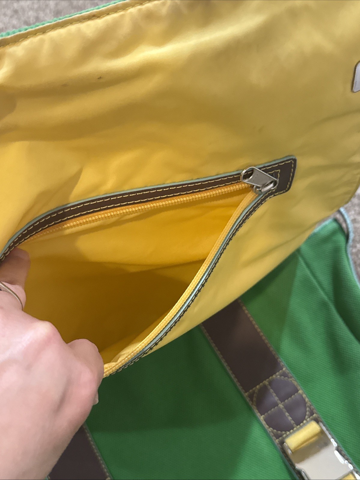 Plank Canvas Kelly Green Messenger Bag Magnet, Buckle, Zip And Snap Closure.Yoga
