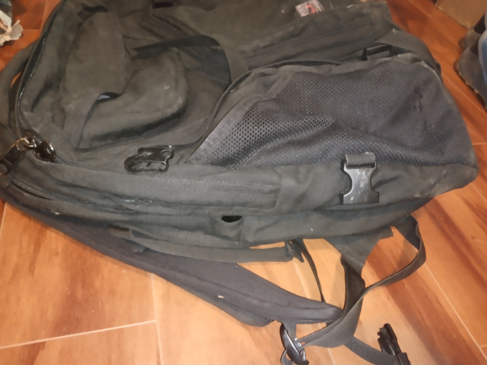 Tom Bihn VTG- Rare,Black Backpack With Laptop Sleeve – Excellent See Photos
