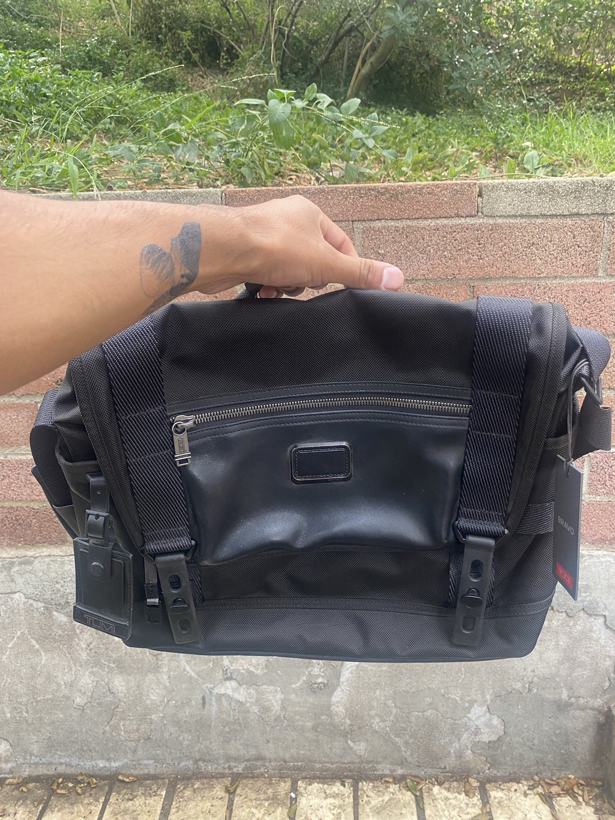 Tumi Alpha Bravo Fallon Messenger Bag Black Nylon Leather Trim Shoulder Strap