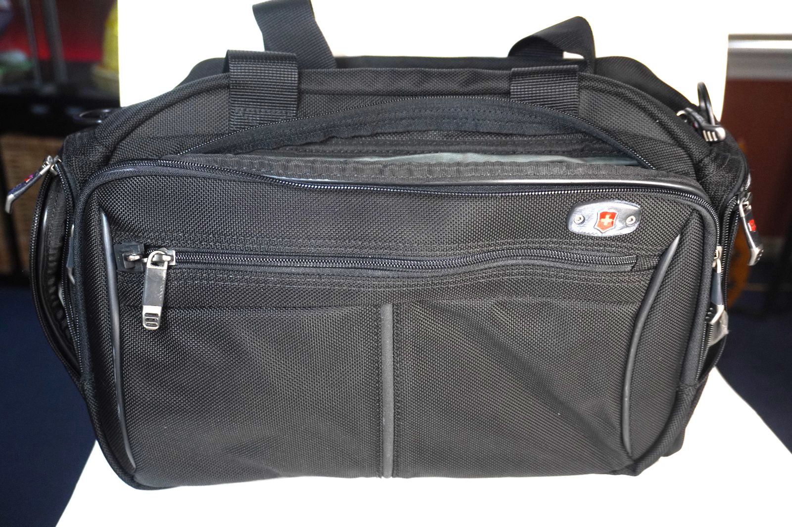 Victorinx Carry Bag 2 Compartment, 2 Side Pockets and Plenty of Interior Space