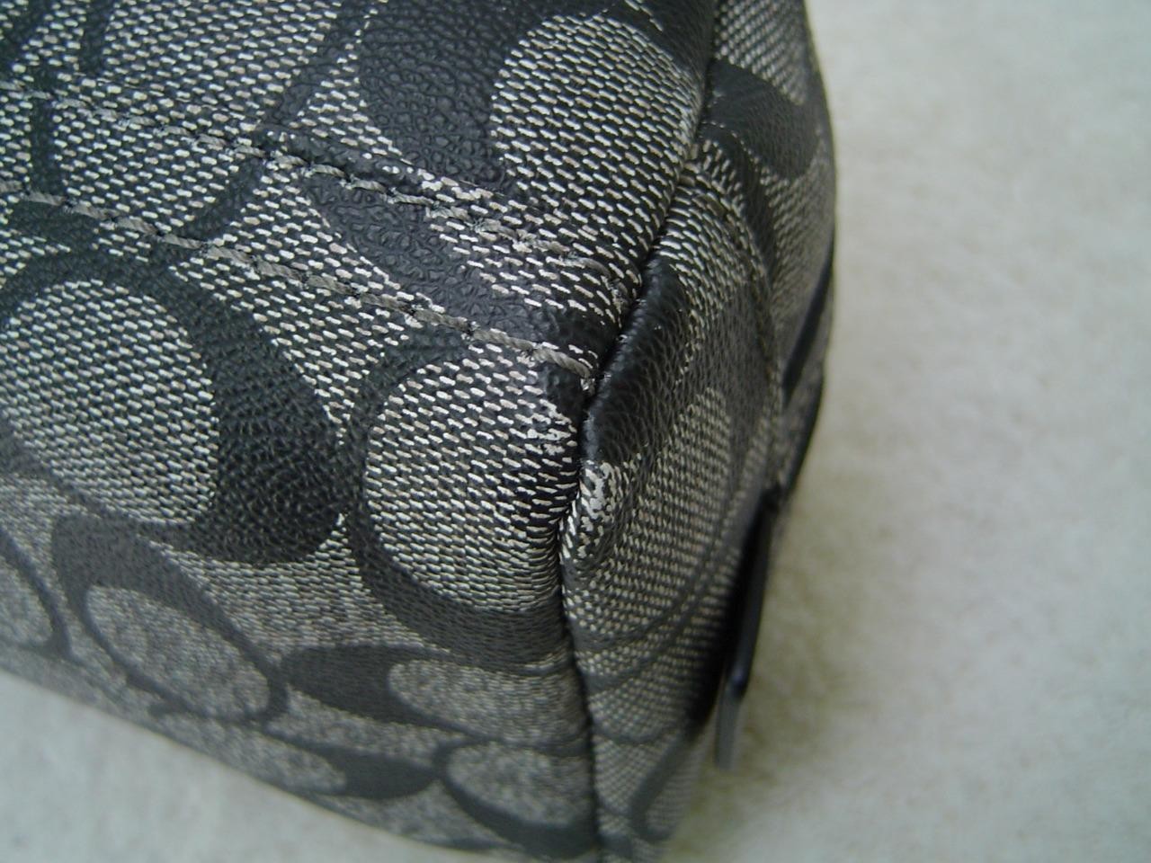 AUTHENTIC COACH MENS BLACK AND WHITE SIGNATURE STRIPE TOILETRY BAG VGC