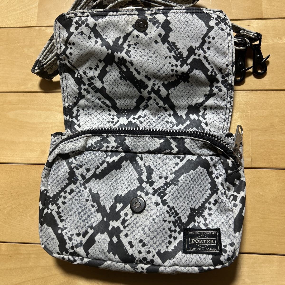 HEADPORTER Python Limited Snake Shoulder Bag 3-in-1 Briefcase Backpack 20x13x6cm