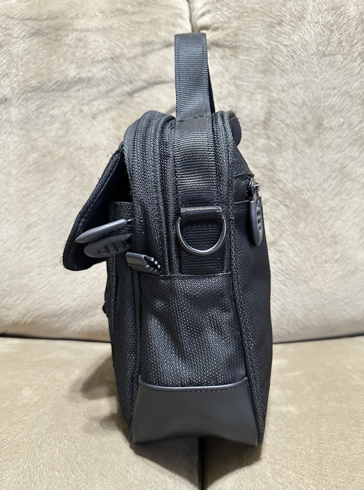 TUMI T2 Ballistic Nylon Men’s Shoulder Bag Small Black