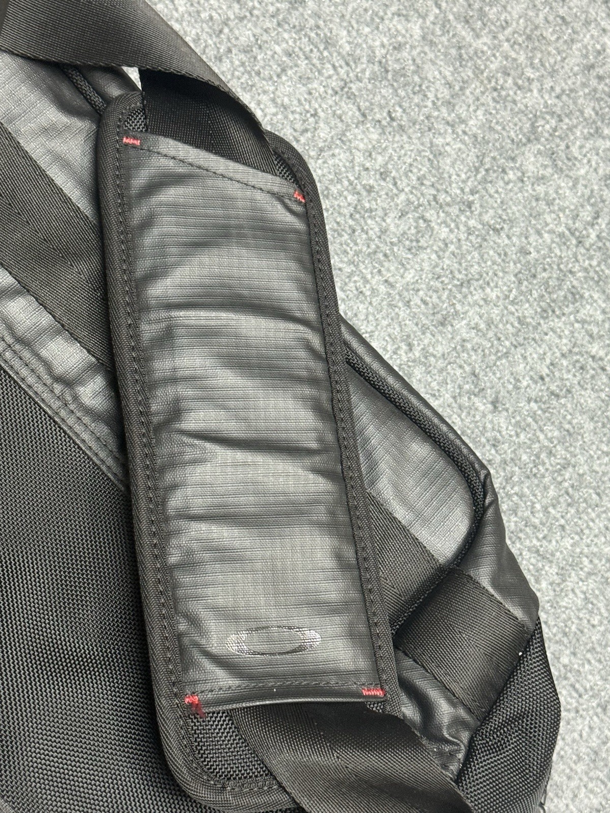 Oakley Duffel Bag Black Factory Pilot Carry On Shoulder Strap Large