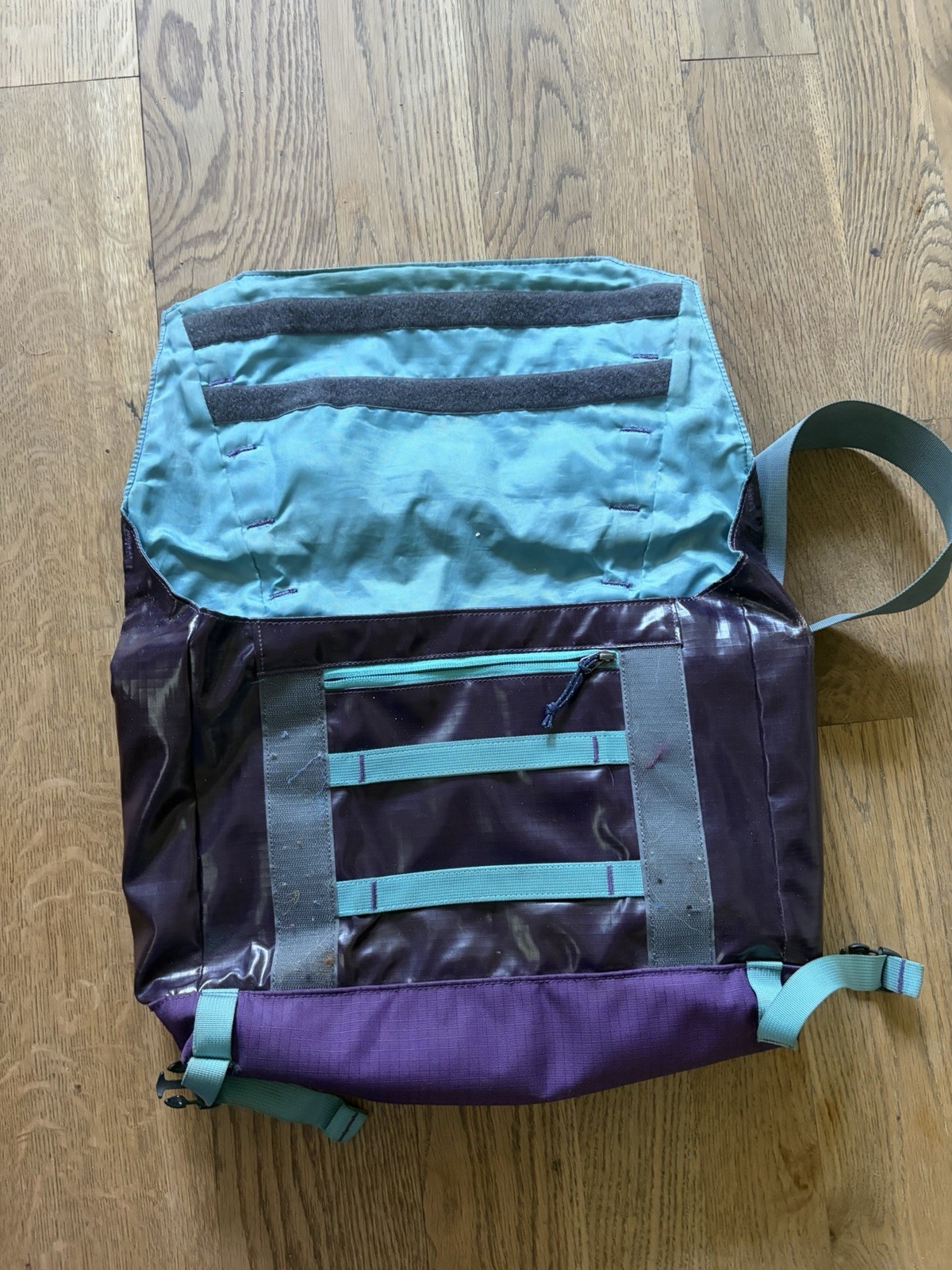Patagonia Black Hole Messenger 12L Bag Purple Teal Laptop Lightweight 49321