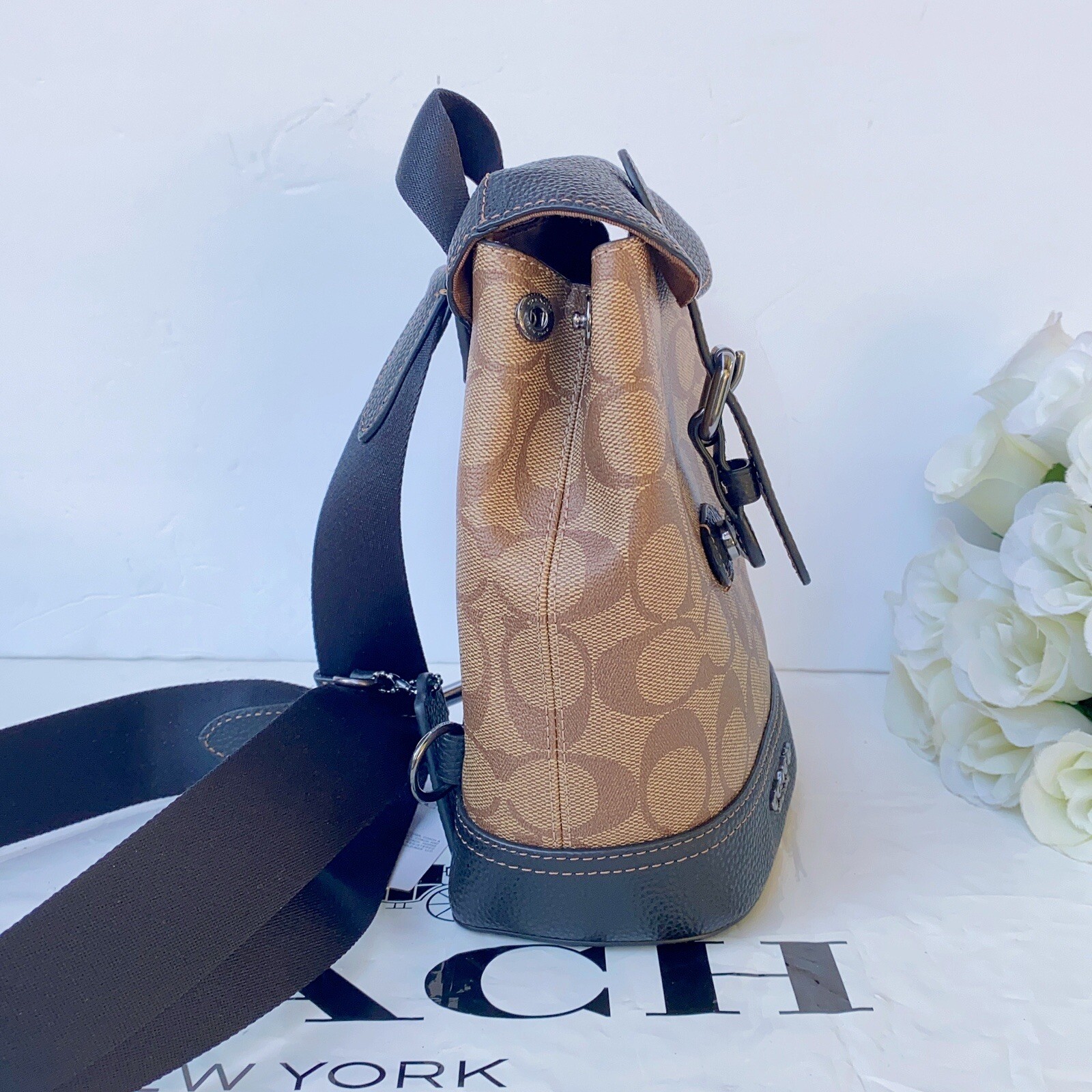 NWT Coach Hudson Small Pack In Signature Canvas CB928