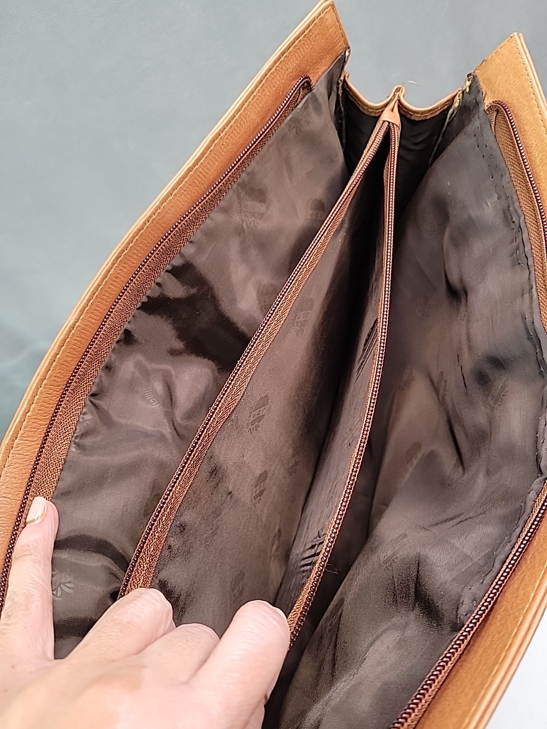 Vintage Leather Briefcase Tan Cognac Attache Messenger Crossbody Bag -BEAUTIFUL!