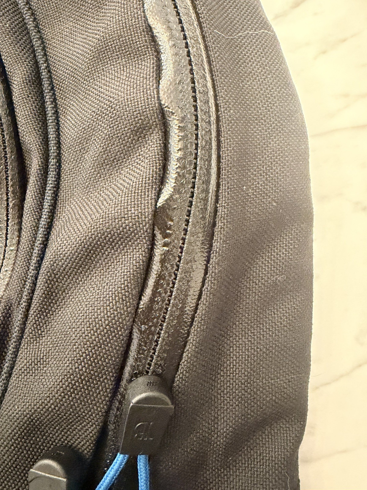 Tom Bihn Buzz Sling Bag Backpack Ballistic Nylon Messenger USA Airplane