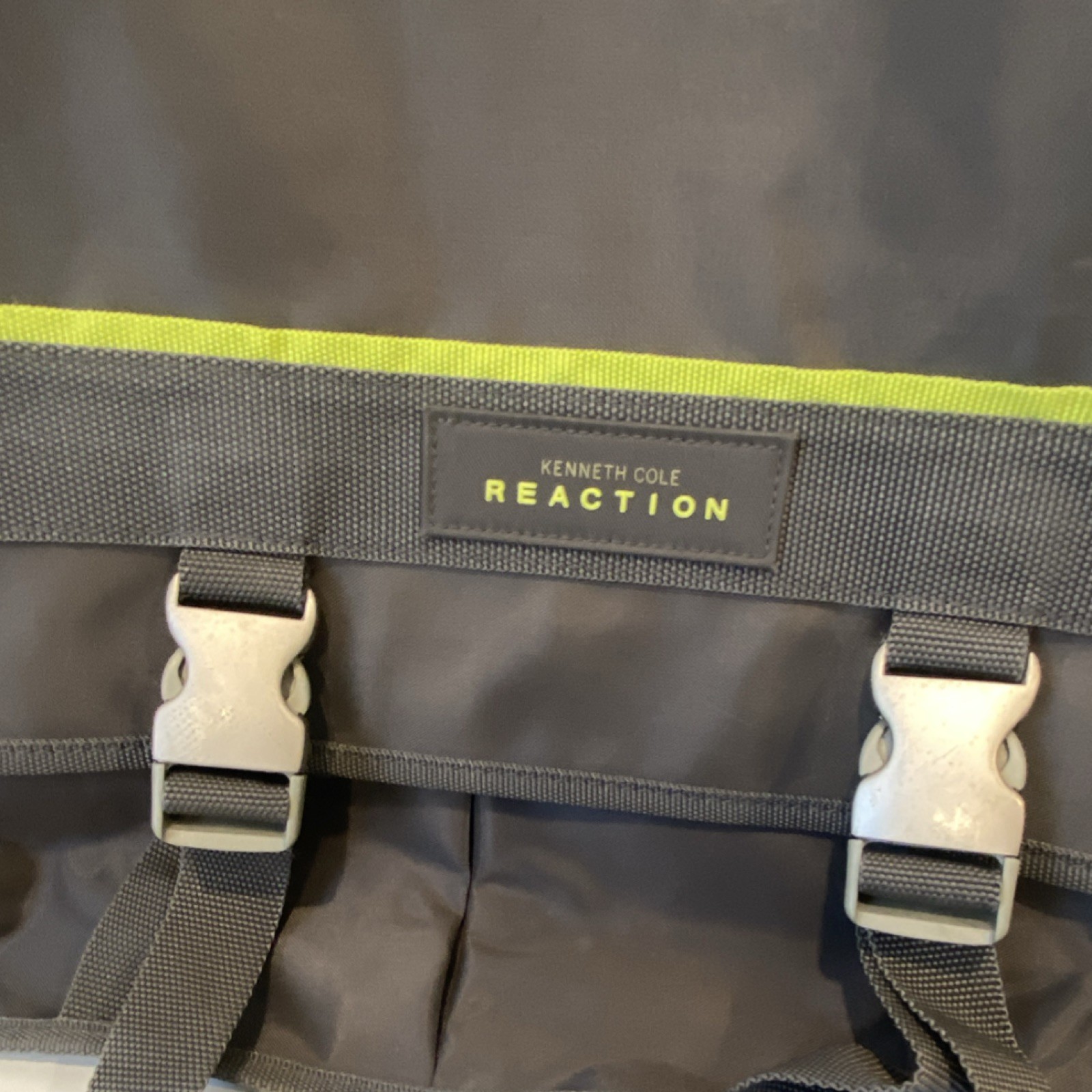 Kenneth Cole Reaction Crossbody Messenger Bag Gray Green Accent Adjustable Strap