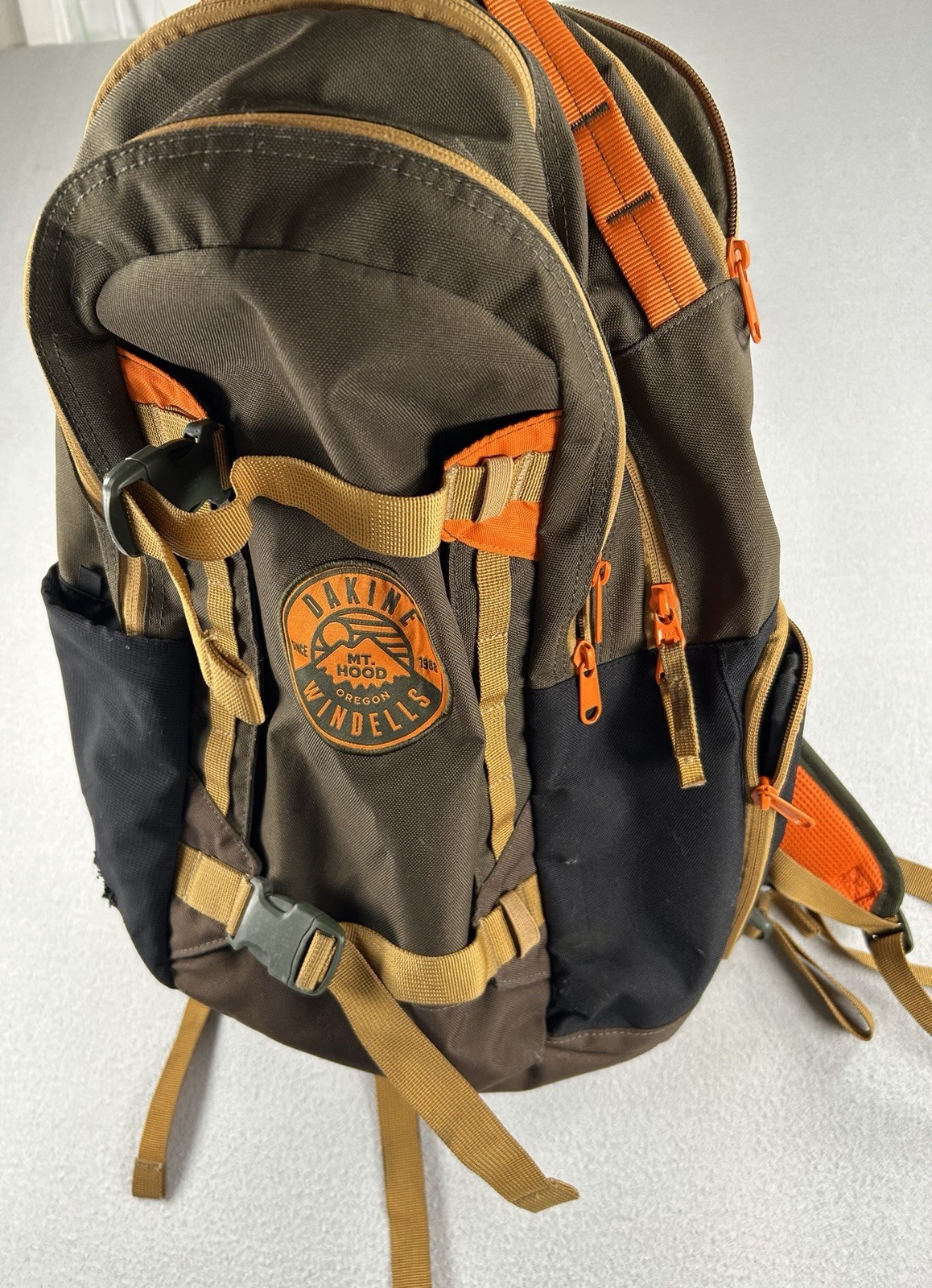 Dakine Windells Mission 25L Snowboard Backpack Mt. Hood READ