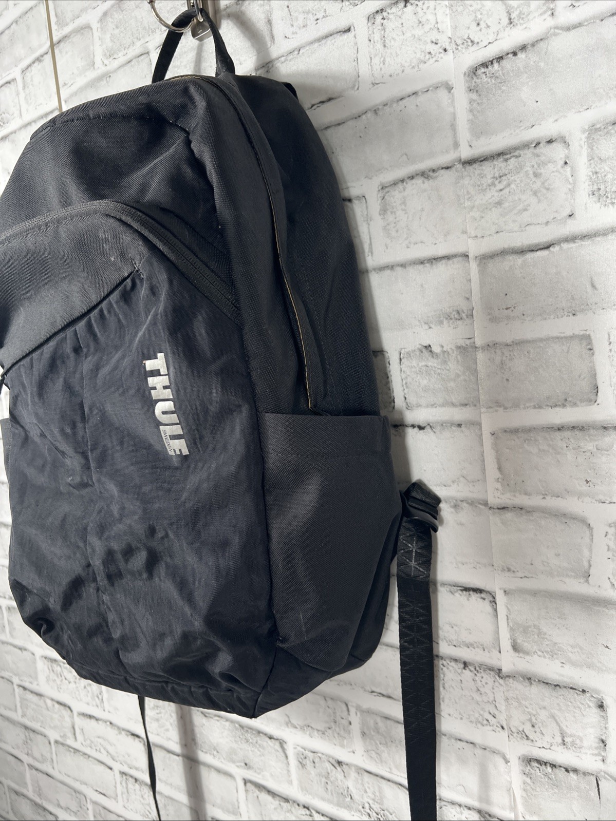 THULE Indago 23L Travel Backpack Bag w/ Laptop Sleeve in Black