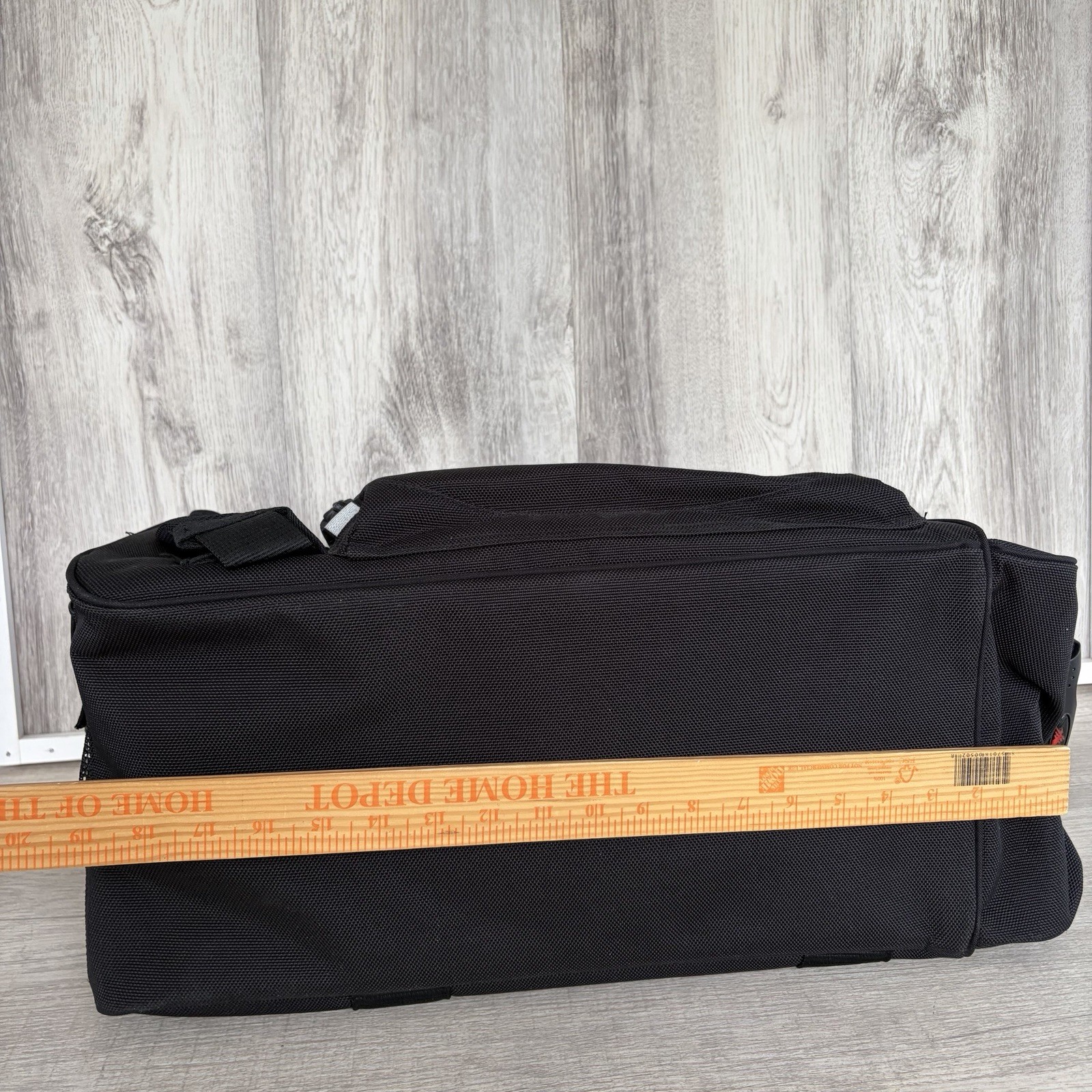 High Sierra Switch Blade industrial duffle Camera bag Black New Equipment gym