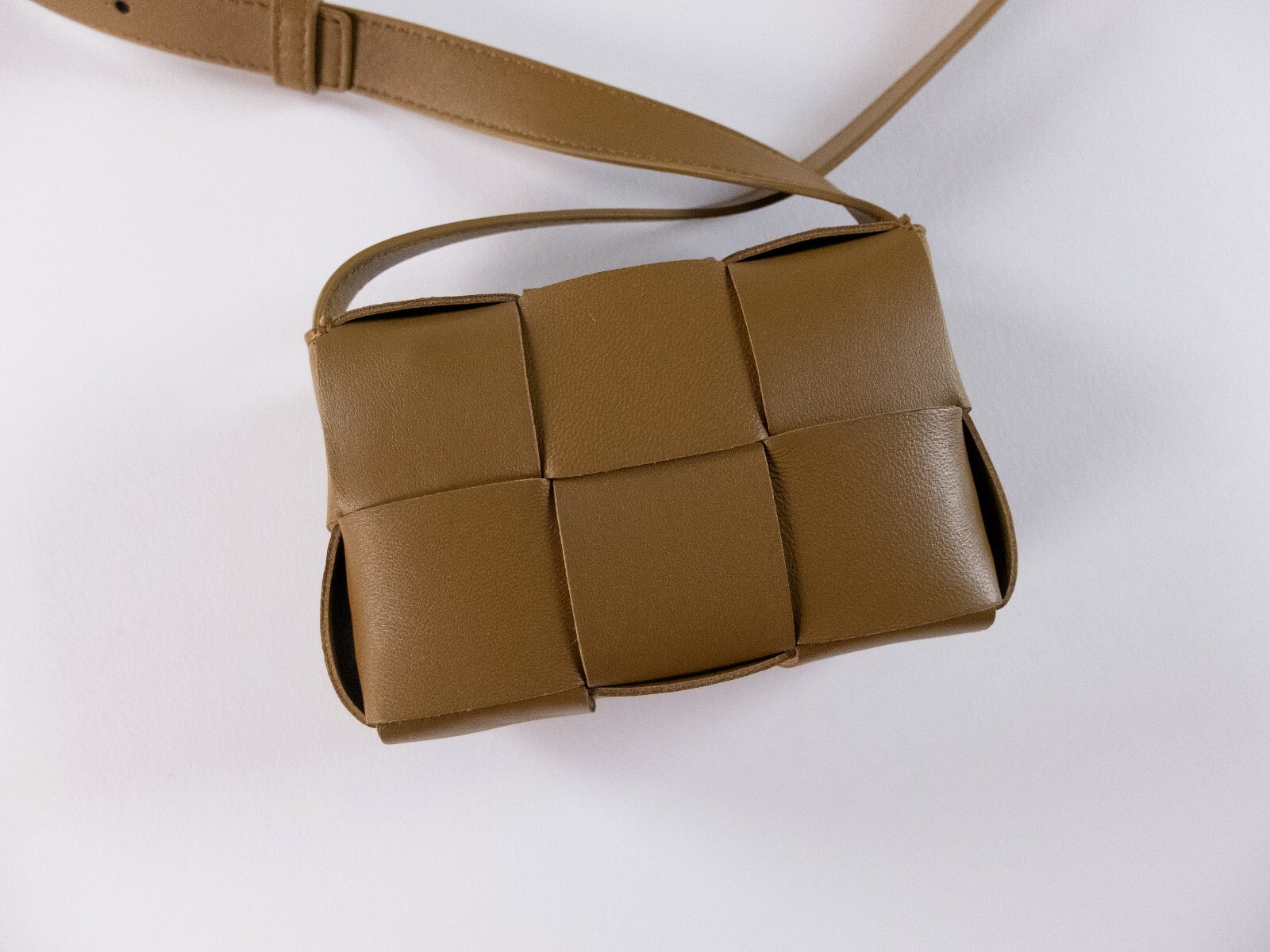 (NO CUSTOMS TAX) BOTTEGA VENETA Candy Cassette mini brown crossbody leather bag