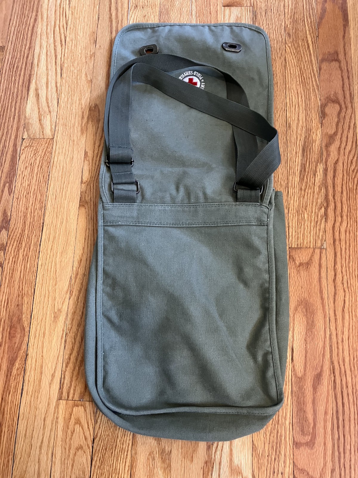 Olive green field bag – good condition – interior pouch with working zipper