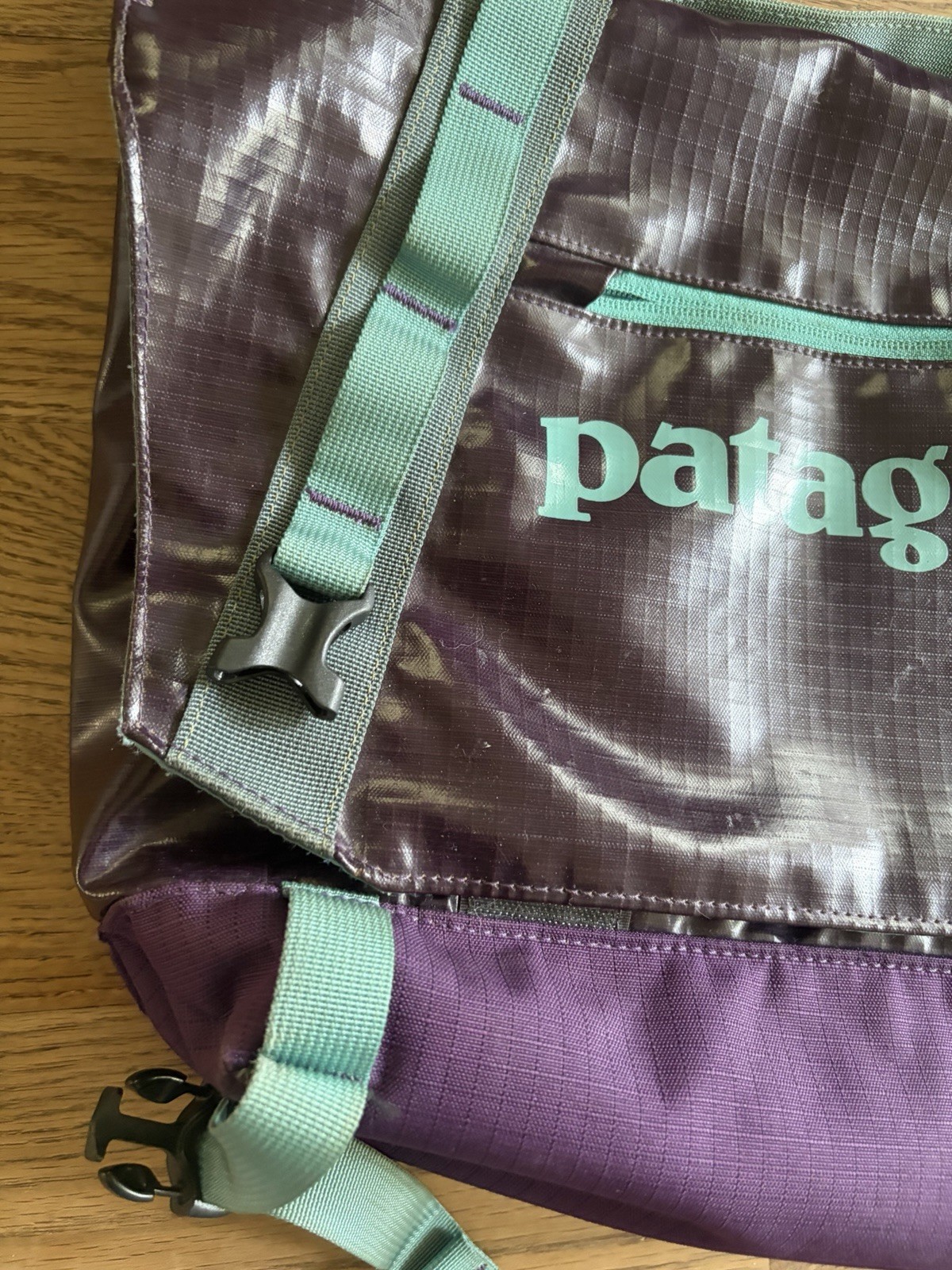 Patagonia Black Hole Messenger 12L Bag Purple Teal Laptop Lightweight 49321