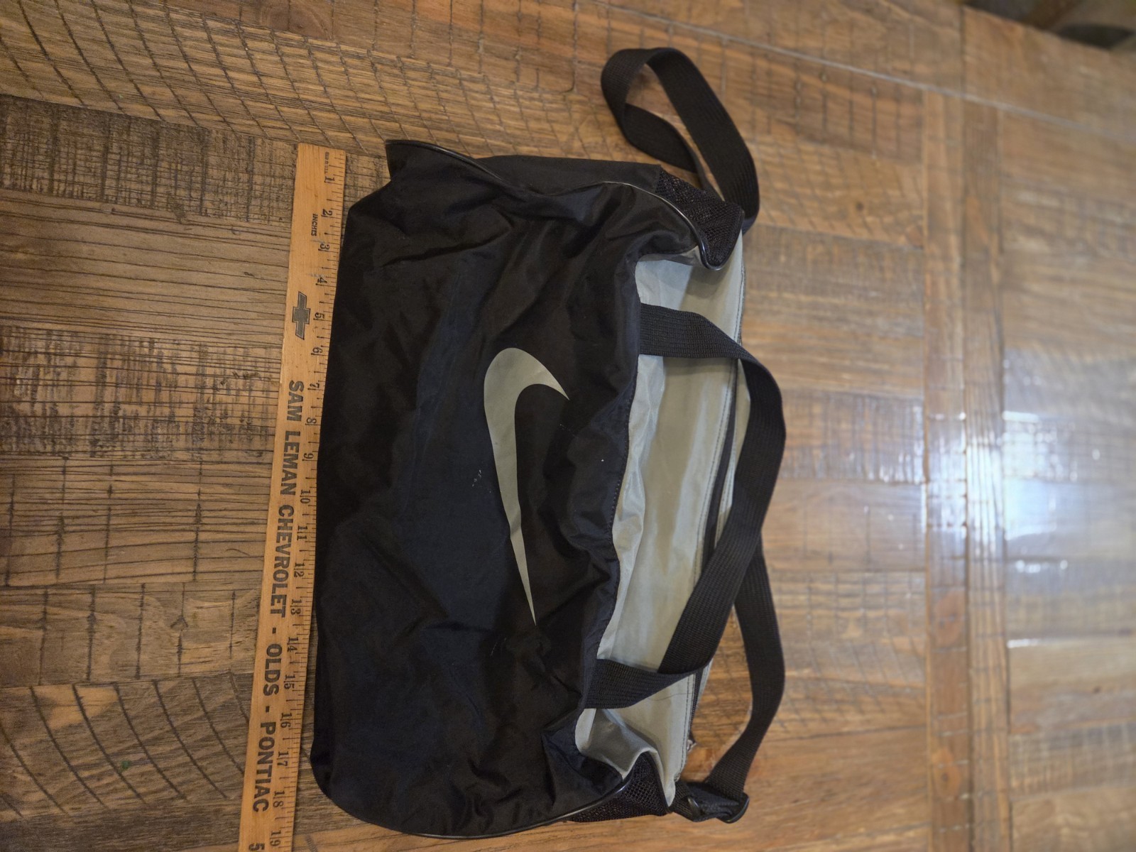 Nike Black and Gray Duffle Lightweight Gym Workout 100% Nylon Sack Handbag