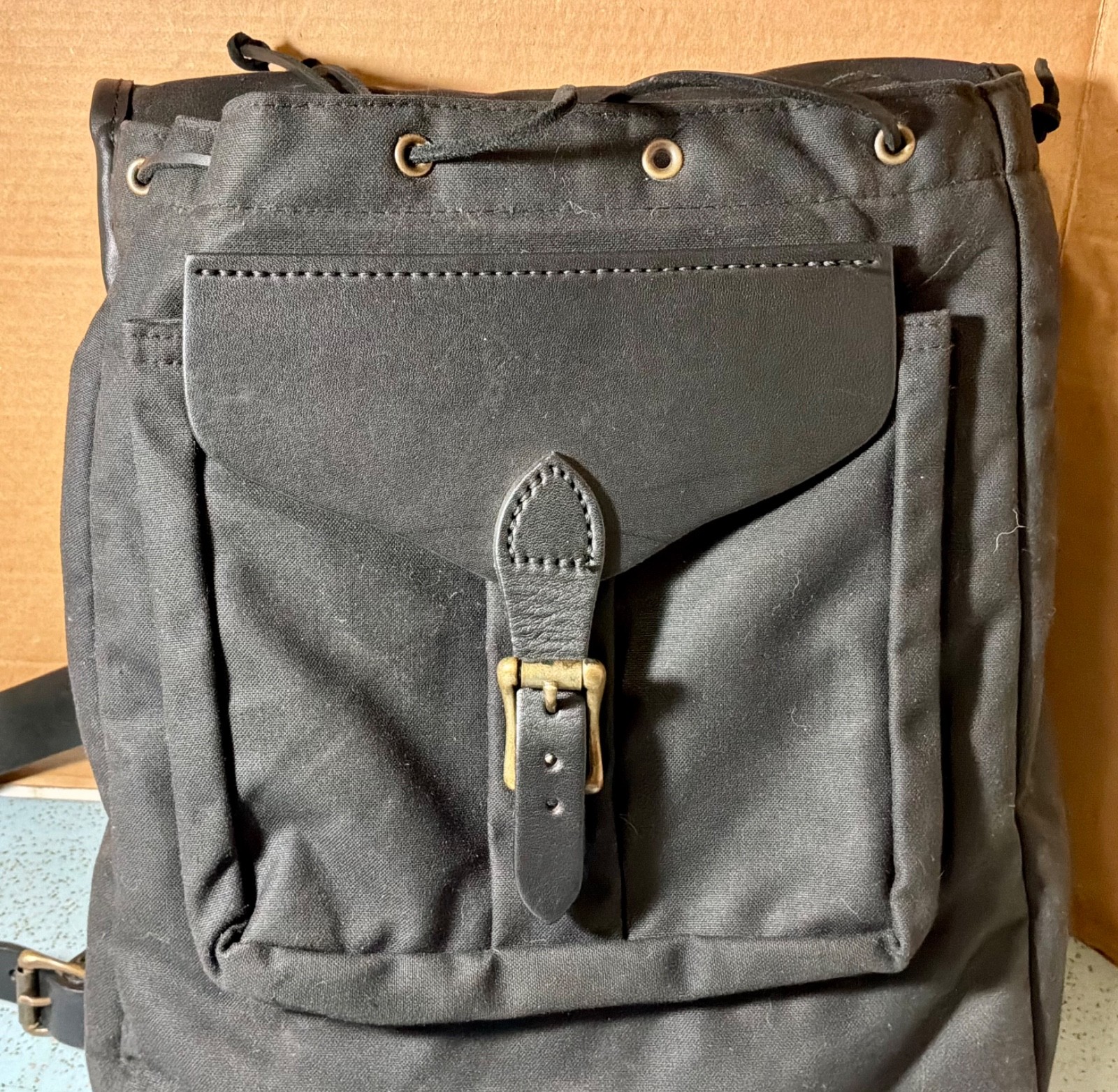 FILSON RUGGED BLACK BACKPACK w/LEATHER BRIDLE STRAPS & BRASS BUCKLES DRAWSTRING