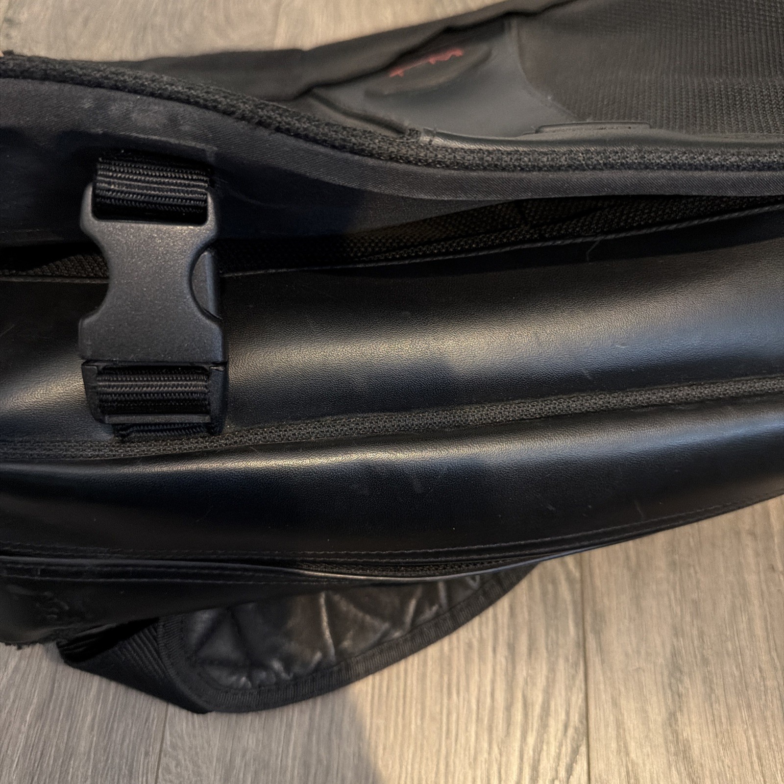 Tumi T2 Tech Bag Black Ballistic Expandable Messenger Laptop Bag Satchel Travel