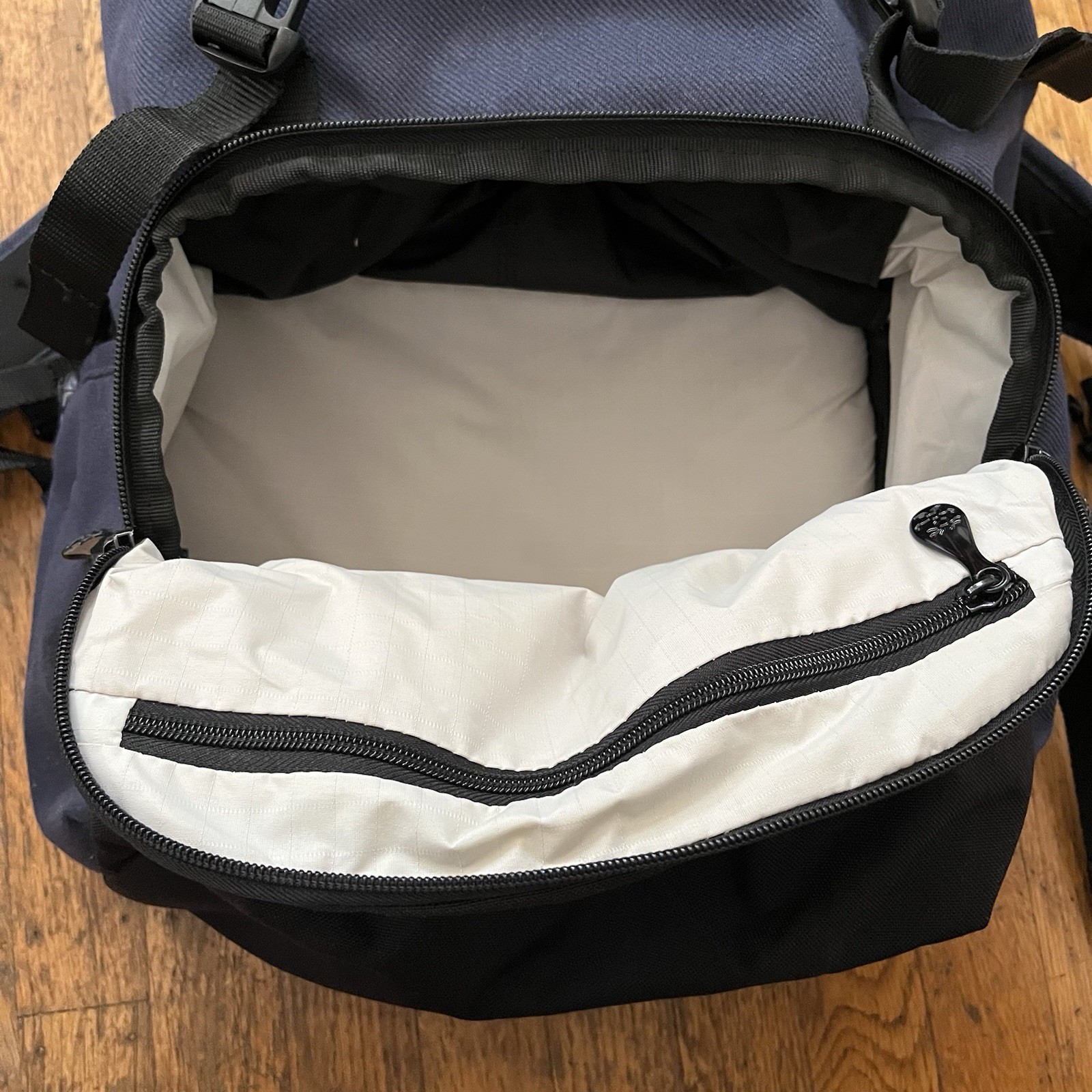 Crumpler Aso Outpost Leaked Memorandum Commuter Laptop Backpack