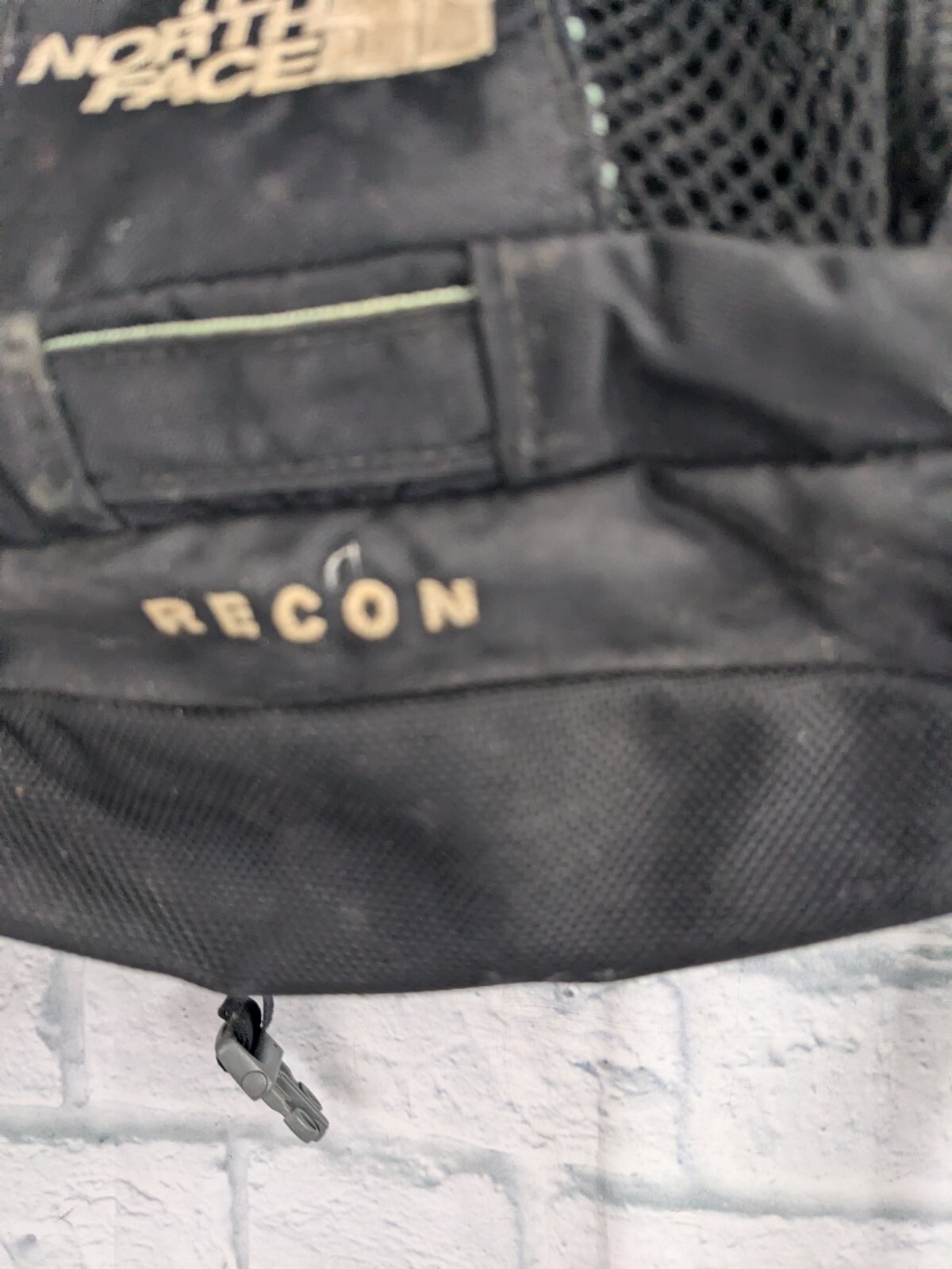 The North Face Recon Backpack Hiking Camping Storage Laptop Holder Book Bag S10