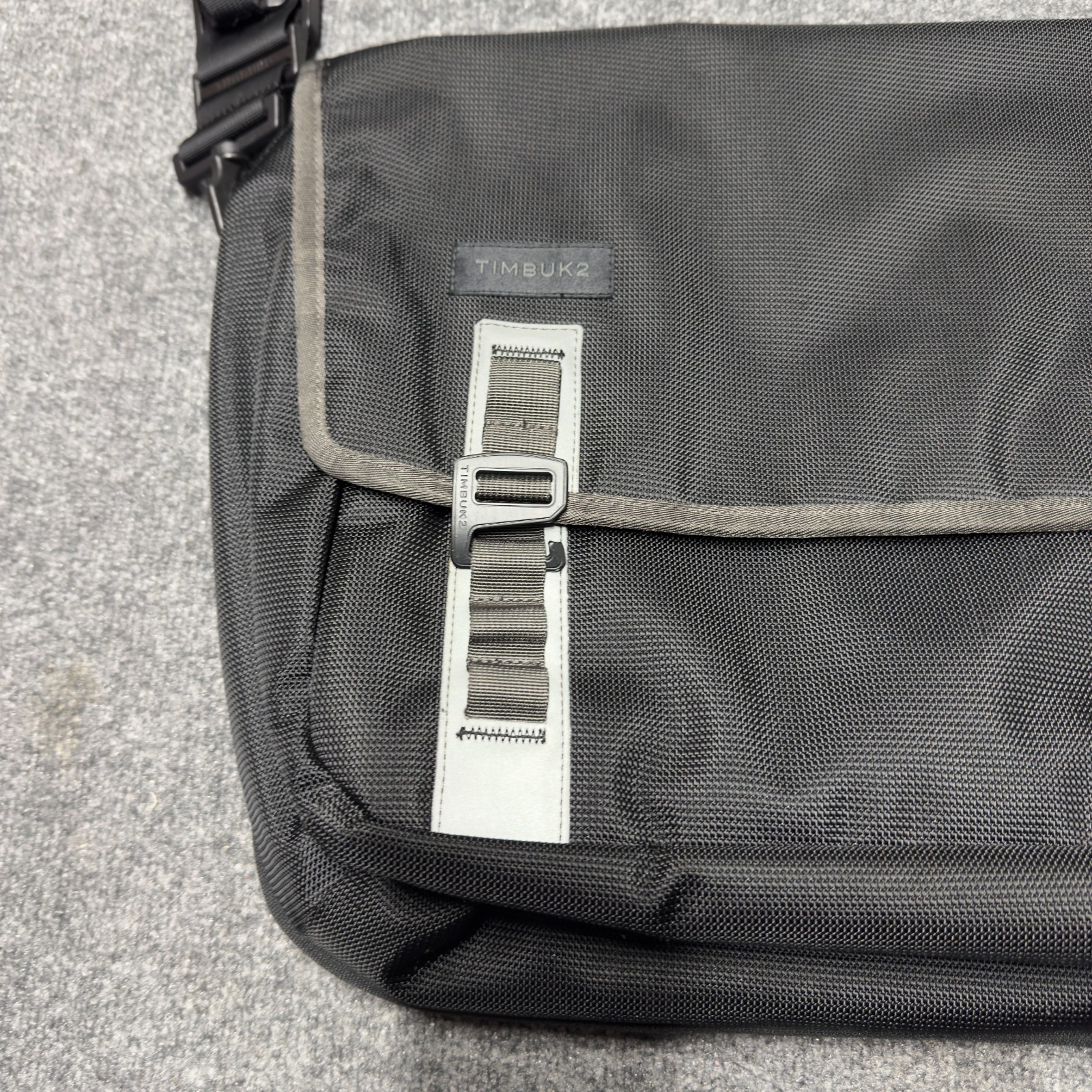 Timbuk2 San Francisco Command Messenger Cross Body Bag TSA Laptop Large Black