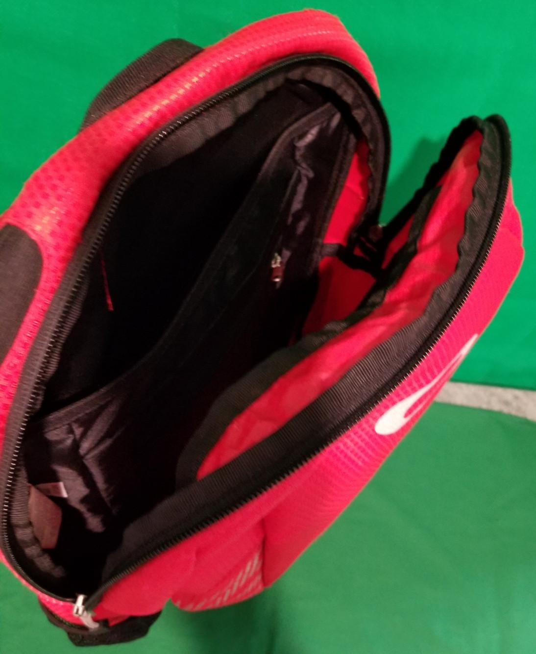 Oakley 20L TECH SPORT BACKPACK / Daypack Red Color Cross Bones