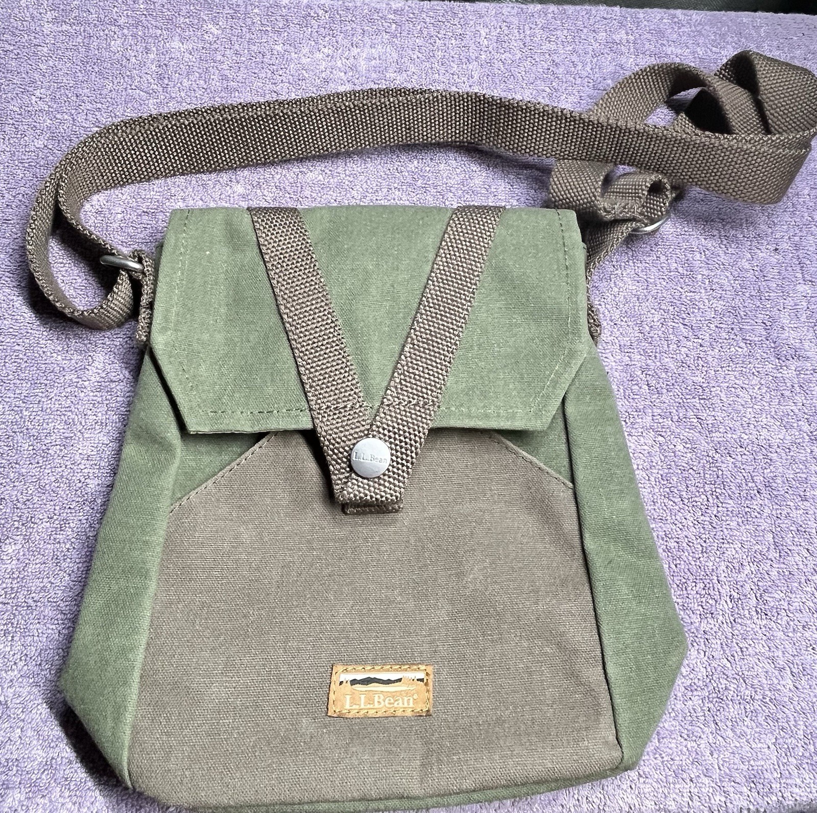 VTG L.L.Bean Green Brown Shoulder Bag Adjustable Strap Snap Closure Unisex EUC