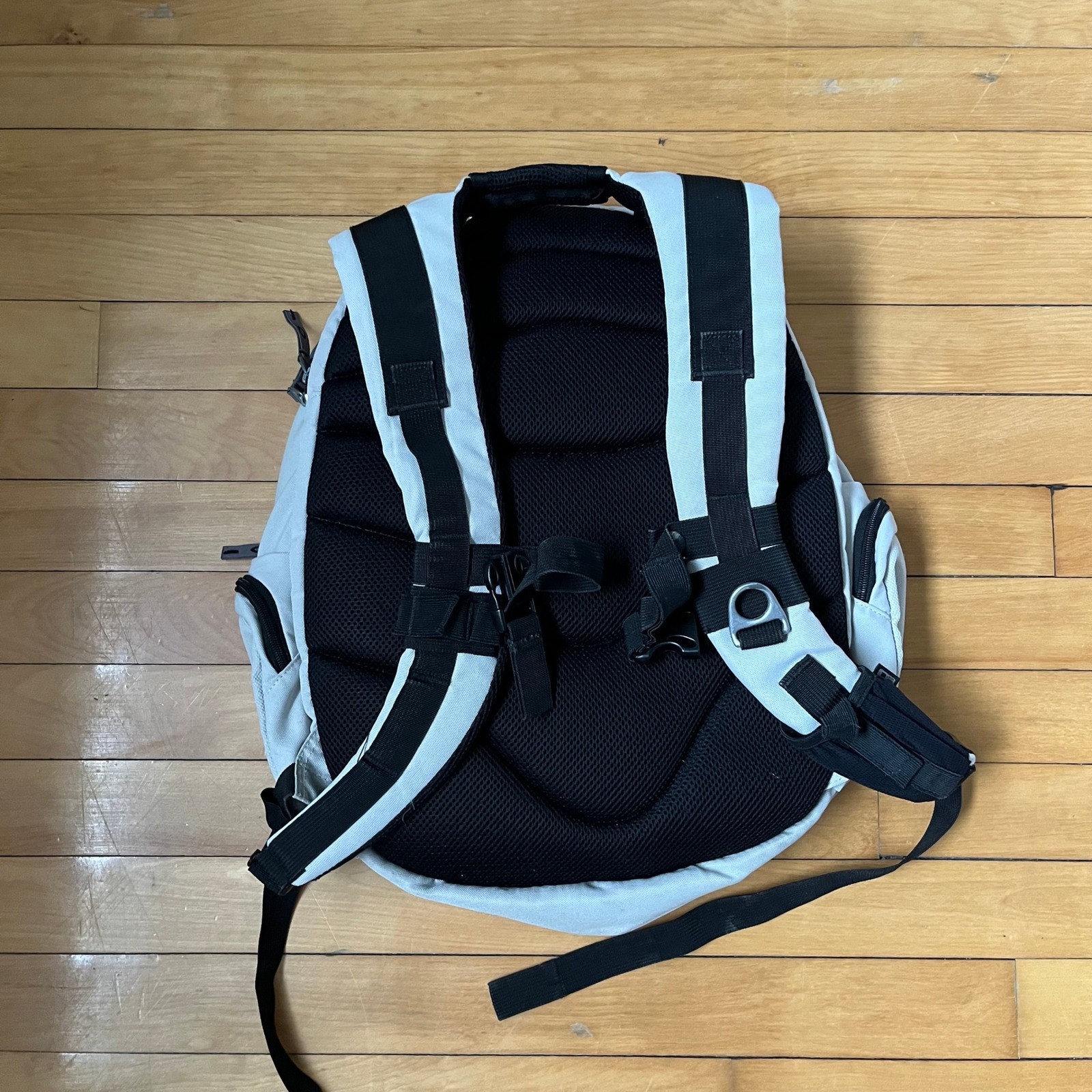 Oakley Icon 2.0 Backpack Bone White Black Technical Gorpcore Laptop Bag