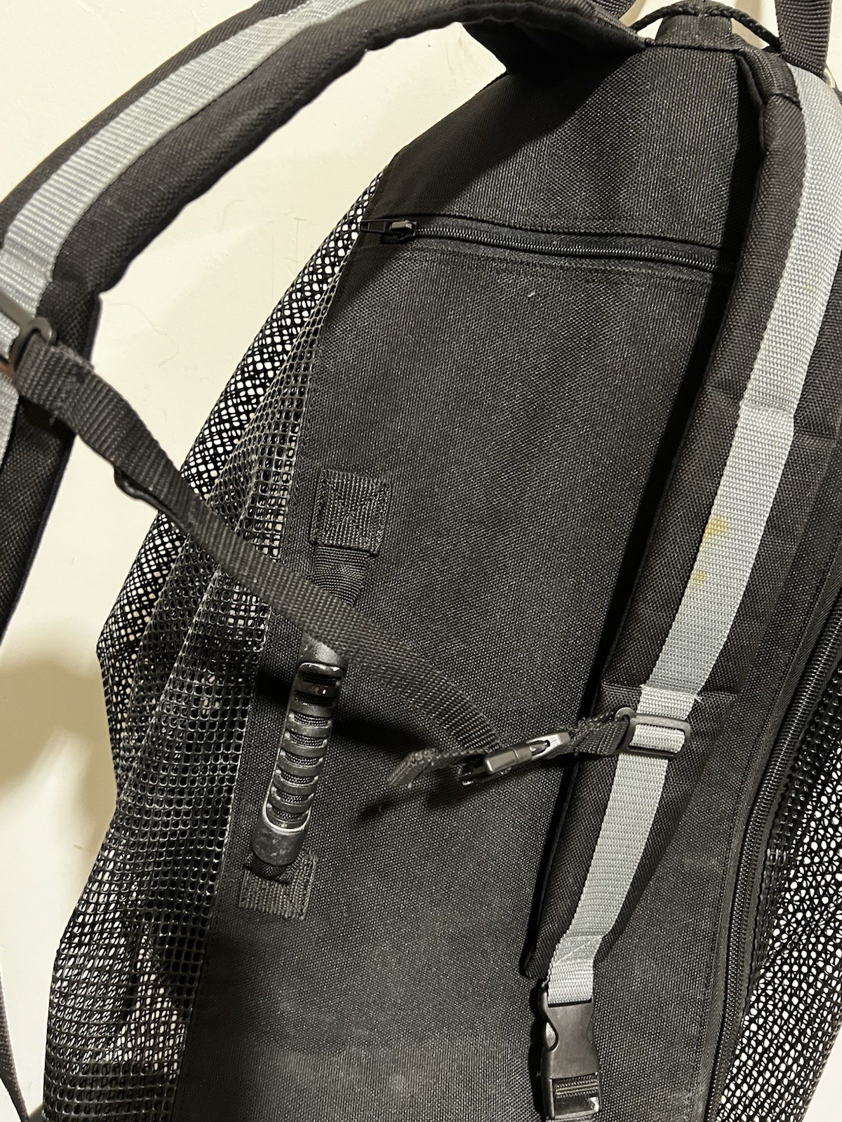 Aropec BG-CU34 mesh gear backpack — 29.3/4″ x 15.1/2″ in diameter