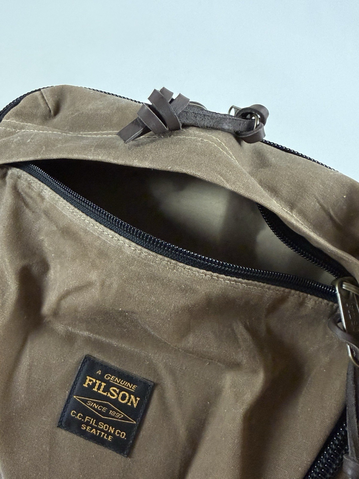 FILSON TRAPPER CREEK 28L BACKPACK DARK TAN NWT