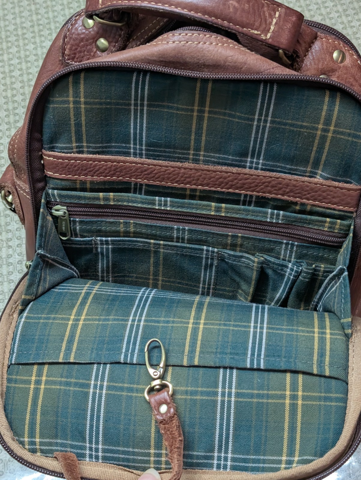 Duluth Trading Co Lifetime Leather Travel Bag 12 inch Crossbody Messenger 97310