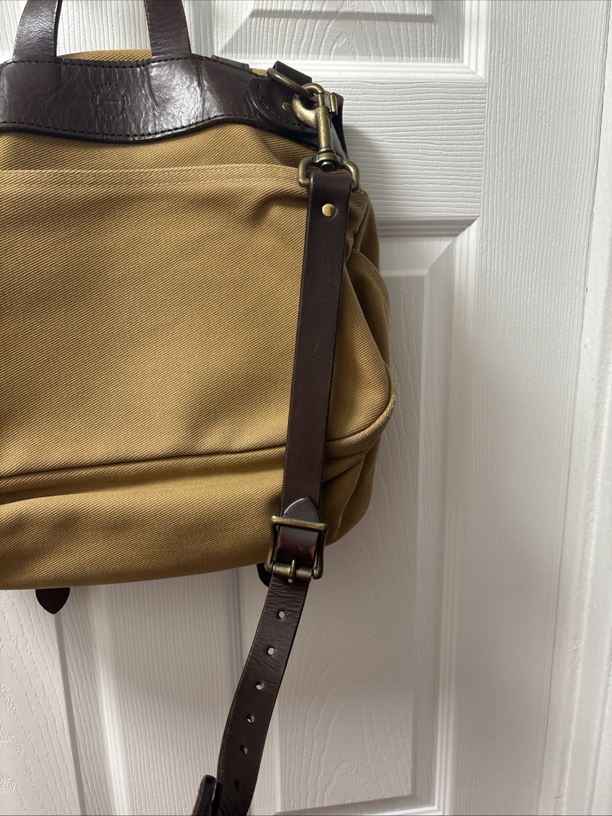 Filson Rugged Twill Field Bag | Medium – 14L | Tan