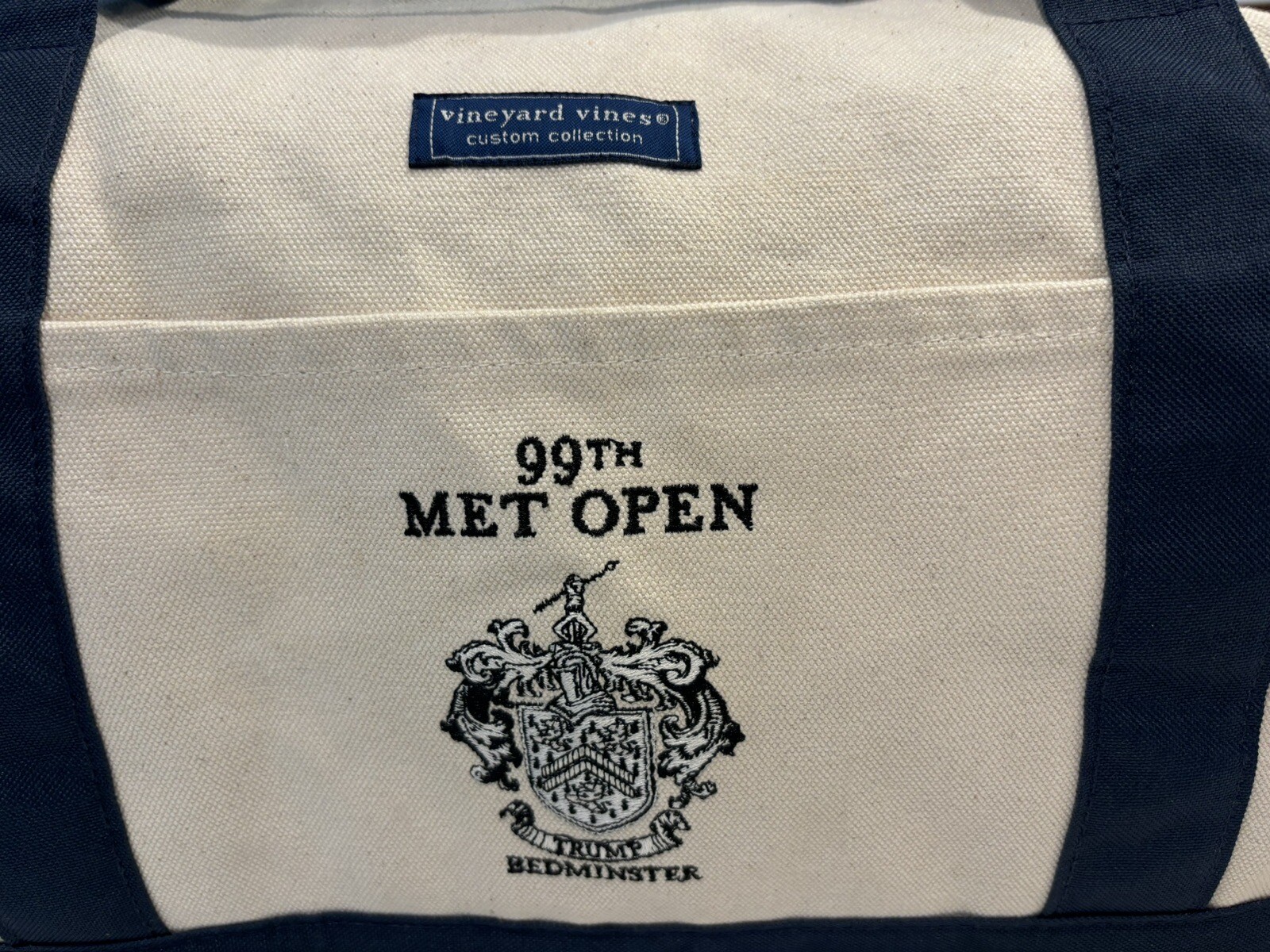 VINEYARD VINES CUSTOM COLLECTION TRUMP MET OPEN CANVAS DUFFLE BAG 22 x 12”